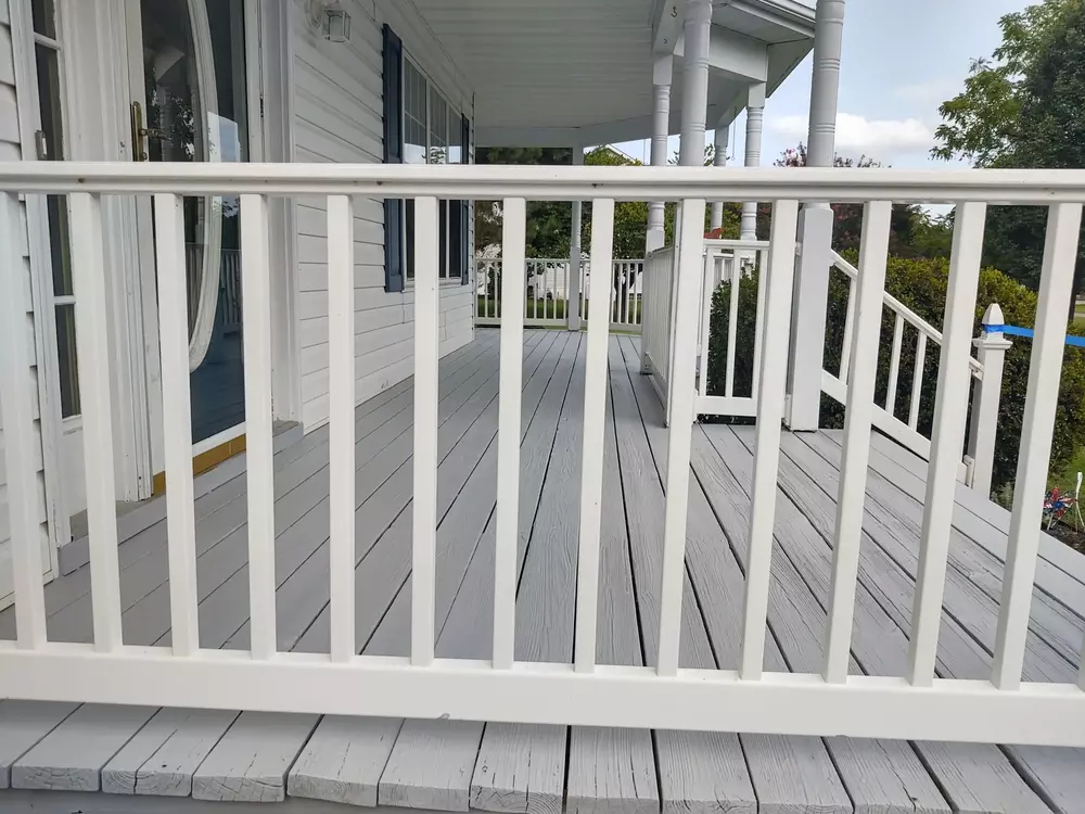 Deck Cleaning, Repair & Painting